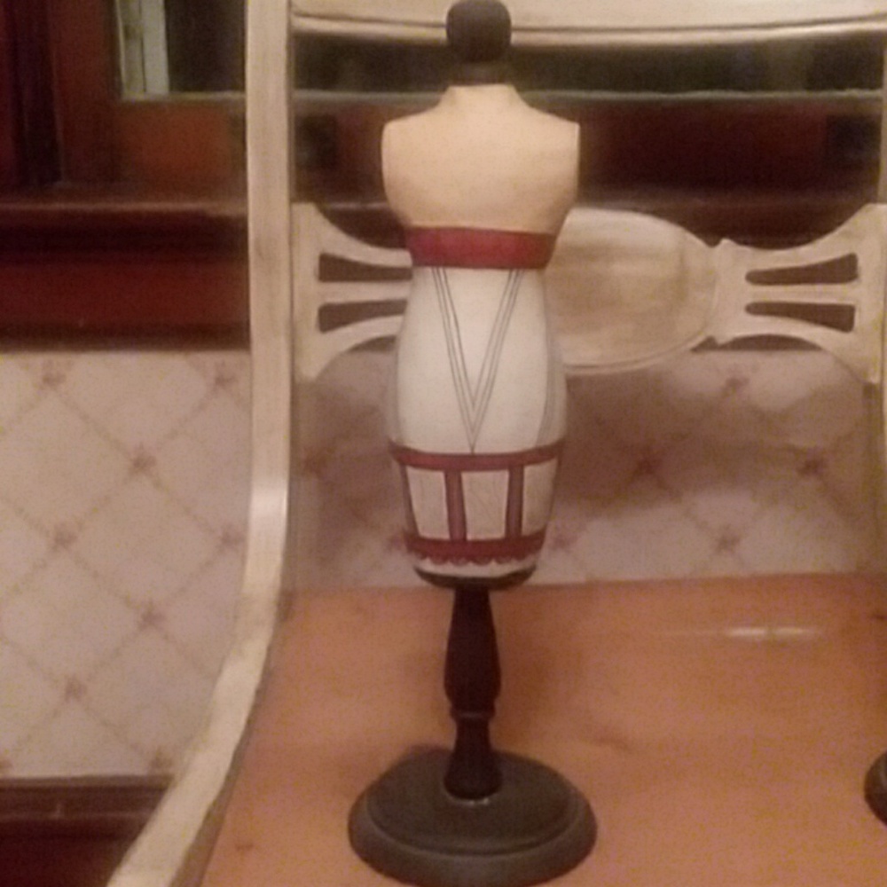 Pair of decorative dress forms - Picture 3 of 5